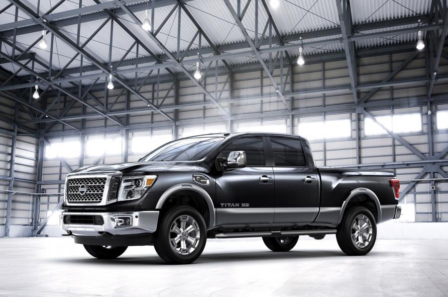  Nissan Titan Crew Cab XD SL 2015 года  (фото 2 из 21)